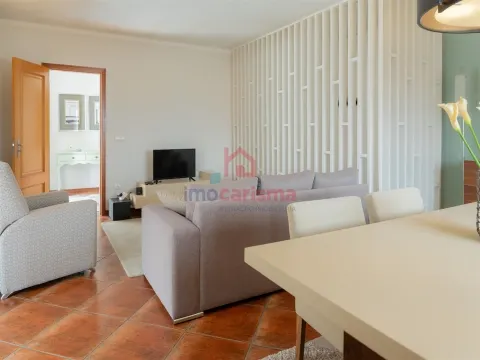 Moradia T4 transformada em T5 em Sanfins de Ferreira, Paços de Ferreira