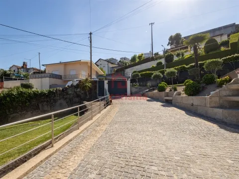 Moradia T3 com Piscina em Roriz, Santo Tirso