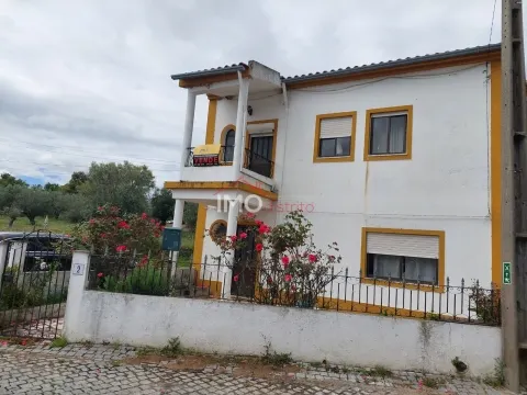 Twee onder één kap 5 kamerwoning