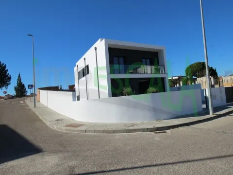 Moradia T4 no centro do Cartaxo