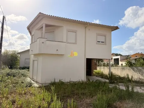 Moradia isolada - Borda do Campo