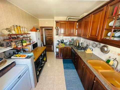 Трехкомнатная двухуровневая квартира — Авенида и Казино!