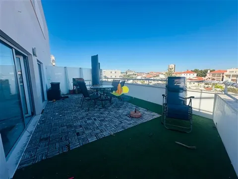 ¡Piso de 2 dormitorios con terraza! ¡Vistas al mar!