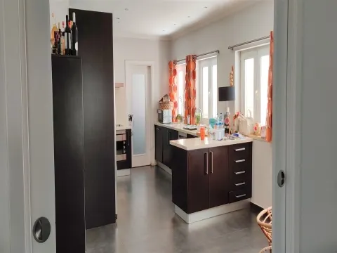 Moradia T3, isolada e c/ 2 pisos construção moderna - Poceirão.