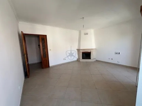 T3, Atalaia-Montijo, 2º andar sem elevador.