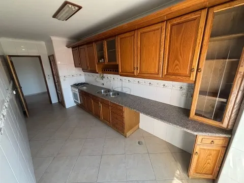 T3, Atalaia-Montijo, 2º andar sem elevador.