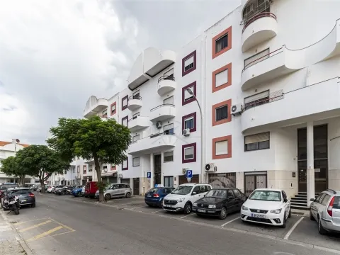 Apartamento Remodelado T3 c/arrecadação - Saldanha, Montijo