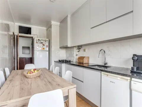 Apartamento Remodelado T3 c/arrecadação - Saldanha, Montijo