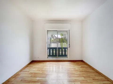 Apartamento T1 em Rio de Mouro