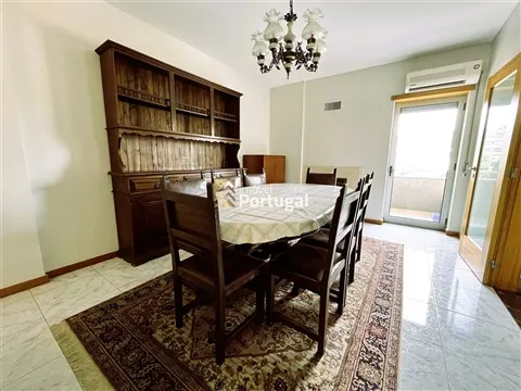 Arrenda Amplo Apartamento T3 em São Vítor - 5 varandas, Suíte, 2 Elevadores e Garagem Box