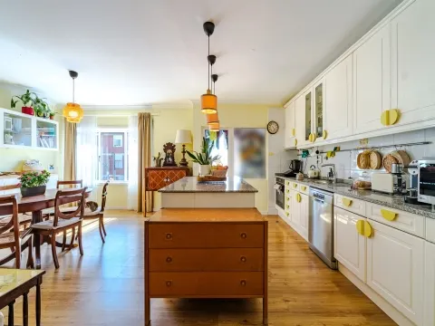 T2 Ermesinde with Garage and Fireplace – Renovated