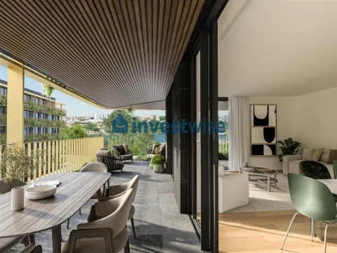 Apartamento T1 De Luxo Com Varanda & 1 Lugar de Garagem