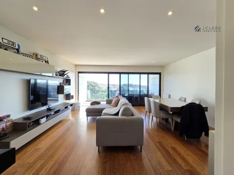 Apartamento T3 com vista mar