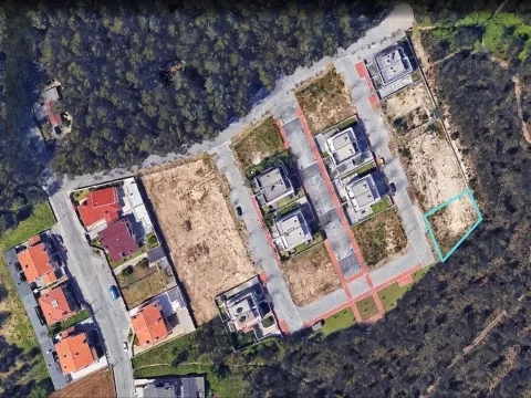 Lote de terreno em Monte Gentil