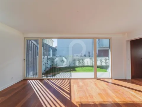 3-Bedroom Villa – Coastal Elegance in Leça da Palmeira