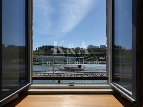 Apartamento com vista privilegiada sobre o rio Douro