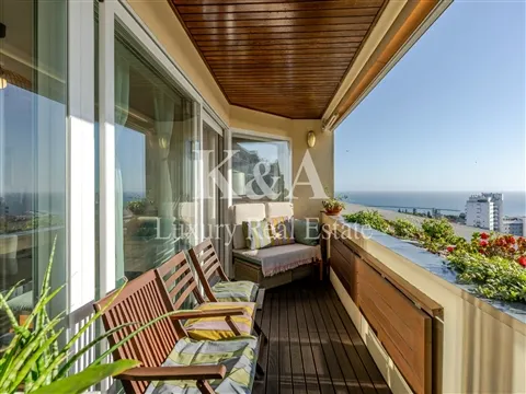 5-Bedroom Apartment in Foz.