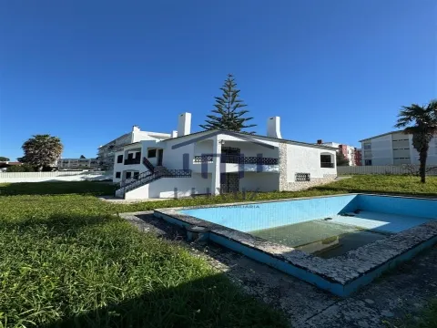 Housing  Villa T4 in Sesimbra, with swimming pool