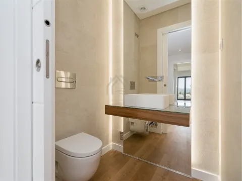 Apartamento T3 com parqueamento e arrecadação - Montijo