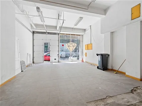 Garagem / Espaço Comercial para Arrendamento – Picoas, Lisboa