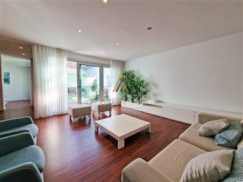 Apartamento T3 Duplex | Terraço | Garagem | Centro Leiria 