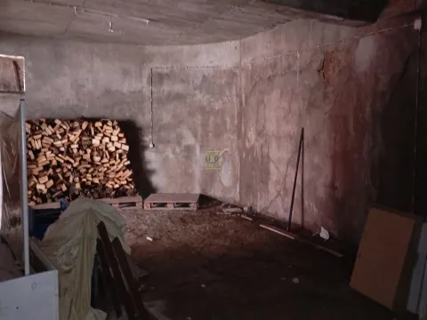 Garagem com 80m2 para venda junto á Camara Municipal em Castelo Branco.