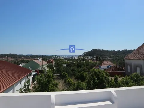 Pensão com 6 quartos ou vivenda familiar numa aldeia perto de Silves