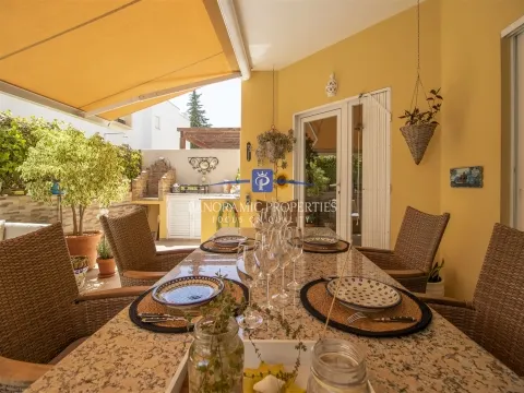 Elegant 3 Bedroom Townhouse within walking distance to Senhora da Rocha Beach