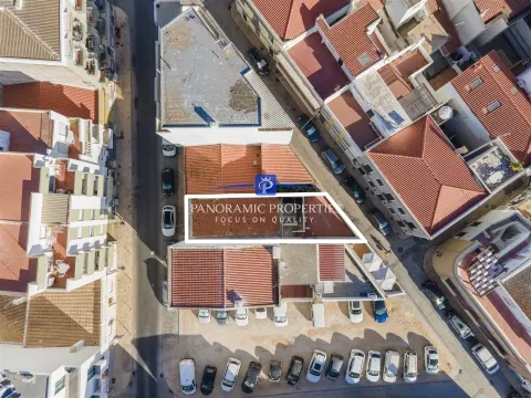 Unique opportunity to restore a charming house in Portimão