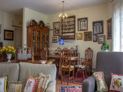 Moderna villa de 4 quartos com piscina e garagem em urbanização tranquila perto de Lagos