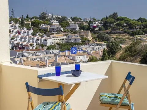 SOLD ! EXCLUSIVE NEW LISTING : Stylish Ground-Floor two bedroom apartment