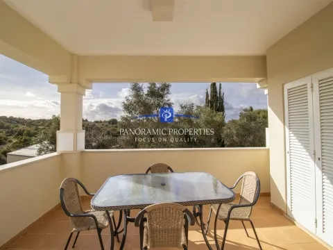 EXCLUSIVE    Elegantly presented two-bedroom apartment