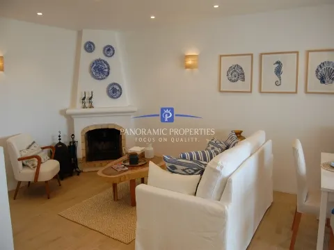 Exceptional two bedroom townhouse with amazing sea views.