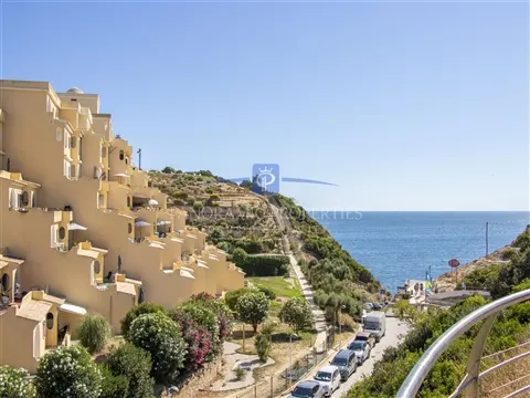 REDUCED.     Renovated 2 bedroom apartment close to the beach