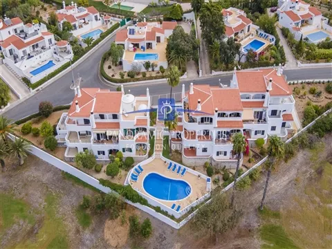 Elegant and well-appointed three bedroom townhouse with sea and golf views in Carvoeiro.