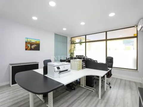 Loja para Venda com Garagem no Lumiar
