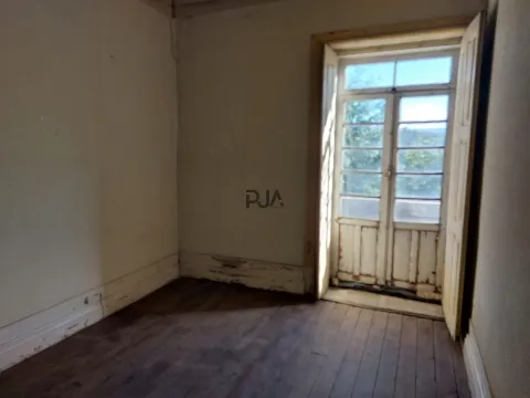 Moradia Rústica T5 em Fornos de Algodres