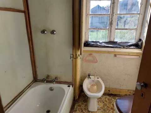 Moradia Rústica T5 em Fornos de Algodres