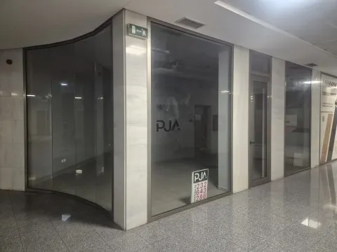 Loja comercial para venda em Viseu