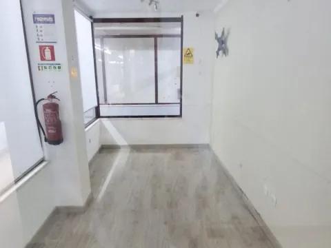 Loja para Venda no Centro Comercial 2000 em Viseu
