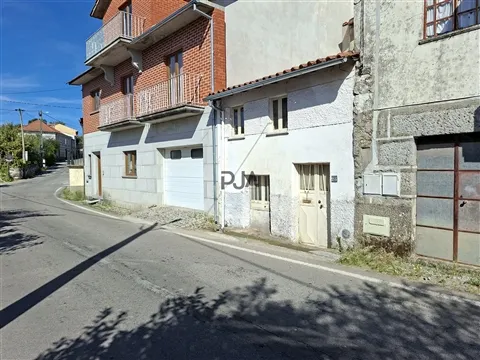 Moradia T3 com terreno em Aldeia de Casal Diz, Penalva do Castelo