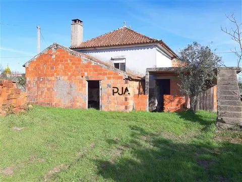 Detached house to restore T2