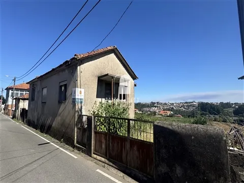 Moradia para Restauro em Argoncilhe | Oportunidade de Investimento em Santa Maria da Feira
