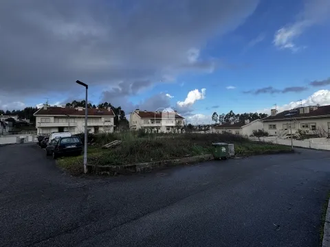 Lote de Terreno para Moradia em Pedroso | 567m²