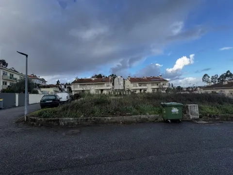 Lote de Terreno para Moradia em Pedroso | 556m²