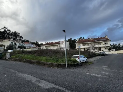 Terreno para Construção em Pedroso | 2 Lotes Urbanos – 1.123m²