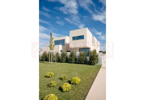 Maison jumelée 4 Chambre(s)+1