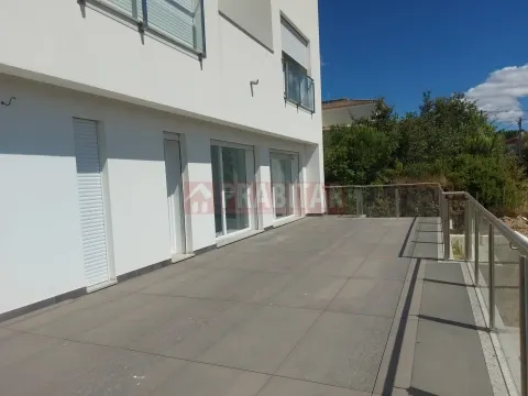 MORADIA UNIFAMILIAR T4+1 COM GARAGEM PARA 4 CARROS