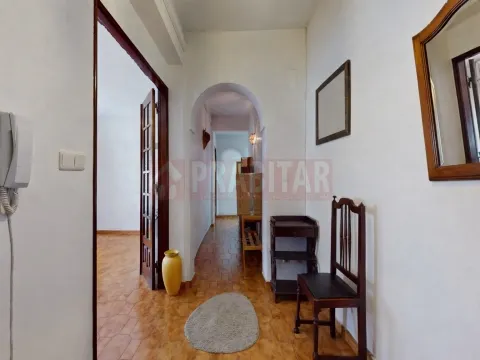 APARTAMENTO T2 COM SÓTÃO NA URBANIZAÇÃO DO LORETO EM COIMBRA