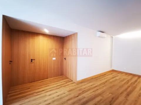 APARTAMENTO T1+1 TOTALMENTE REMODELADO